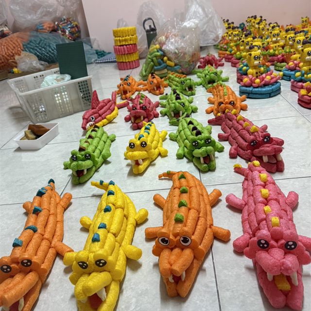 กระทงอาหารปลารูปจระเข้