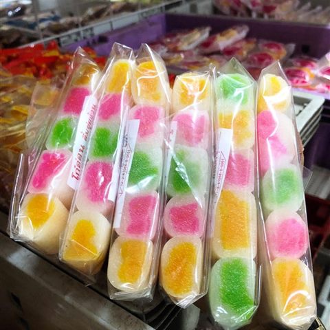 ขนมหลากสีห่อแท่ง